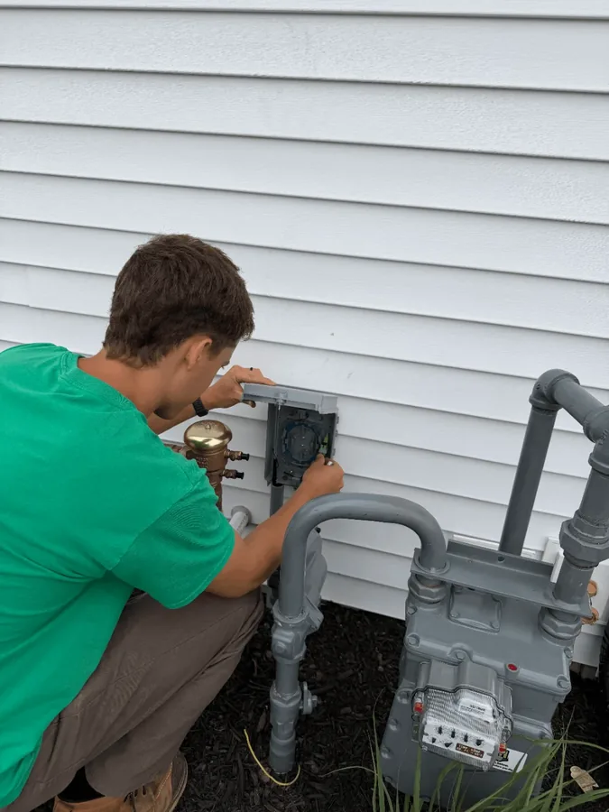 NPTech technician installing home fiber internet